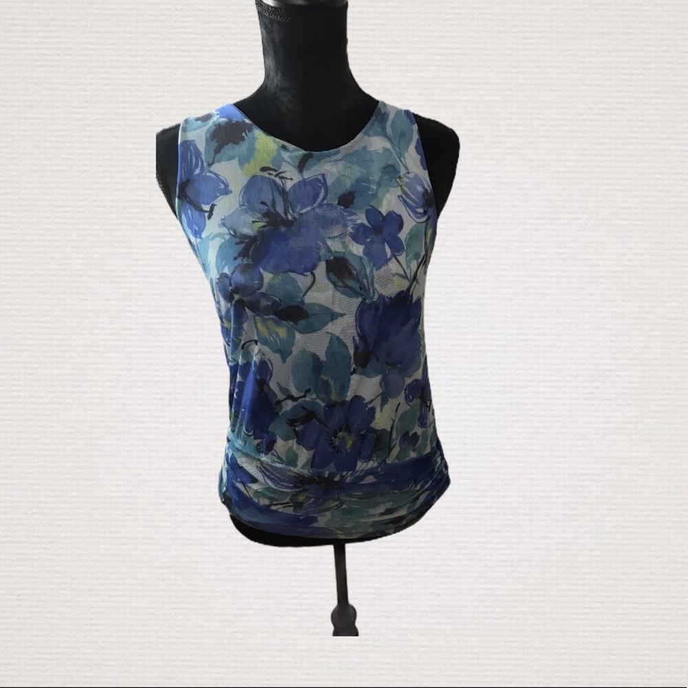 ✨ 2/$15 SALE! Sweet Pea Blue Floral Sleeveless Top - Picture 2 of 4